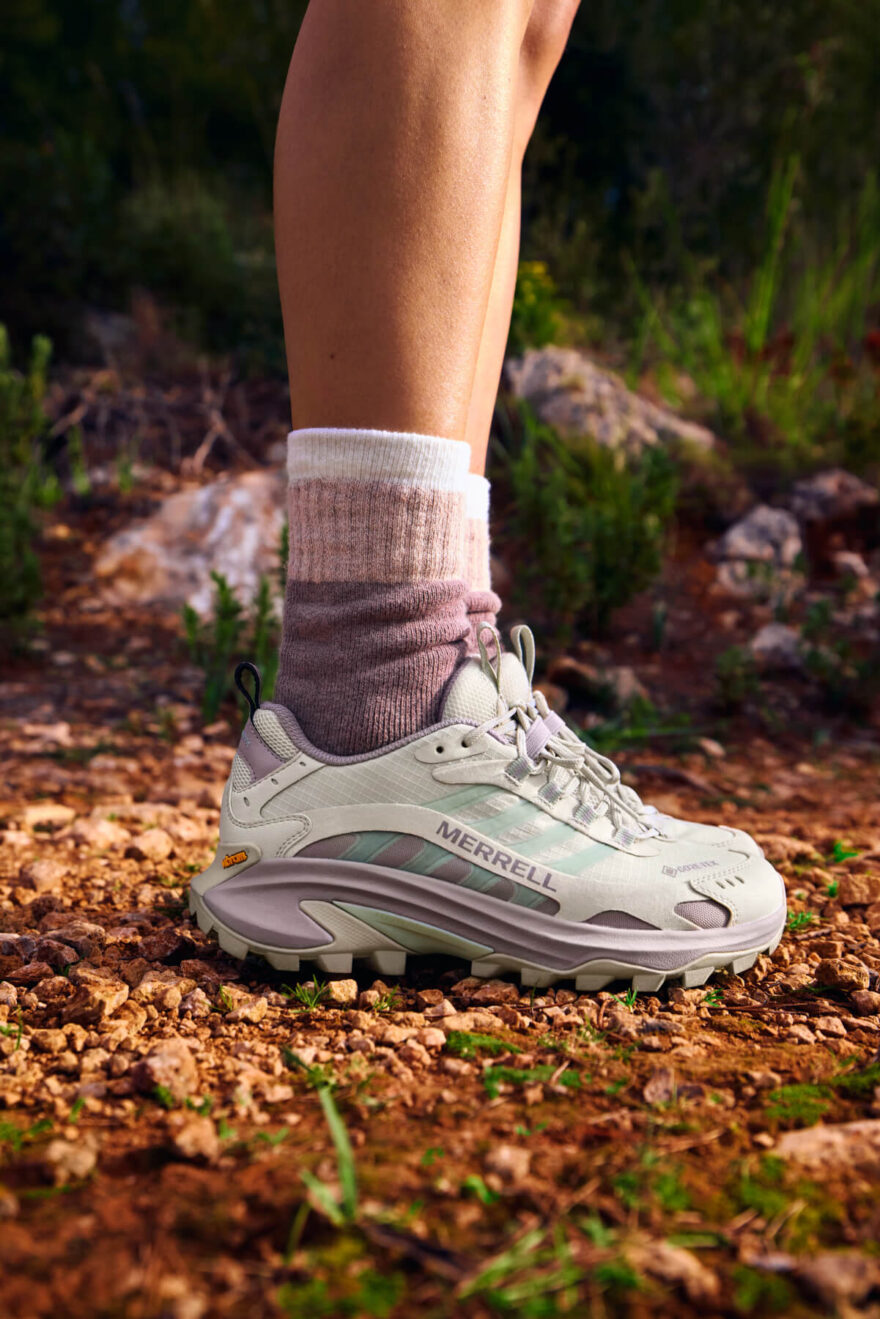 Inovovaný model turistických bot Merrell Moab Speed 2, který přináší lepší trakci, měkčí tlumení, větší prodyšnost, a tudíž i méně unavené nohy a rychlejší krok