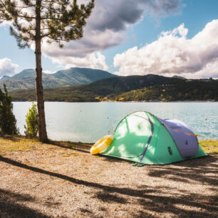 V rámci oslav se v roce 2025 můžete těšit na limitované edice stanů 2 Seconds v originálních barevných provedeních.