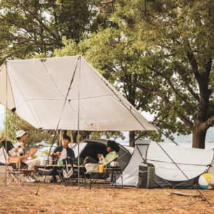 Stany 2 Seconds XL Fresh&Black nabízí příjemné klima a zatemnění uvnitř stanu, ale také předsíňku pro uložení vybavení.