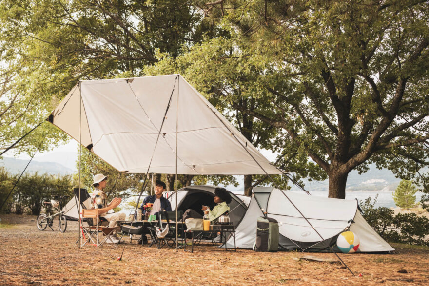 Stany 2 Seconds XL Fresh&Black nabízí příjemné klima a zatemnění uvnitř stanu, ale také předsíňku pro uložení vybavení.