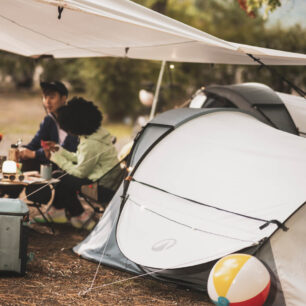 Stany 2 Seconds XL Fresh&Black nabízí příjemné klima a zatemnění uvnitř stanu, ale také předsíňku pro uložení vybavení.