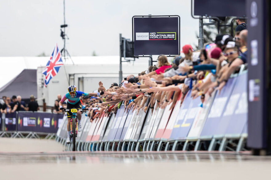 UCI MOUNTAIN BIKE WORLD SERIES v Novém Městě na Moravě slibuje víkend plný špičkového sportu, nezapomenutelných zážitků a setkání s těmi nejlepšími z horského kola.