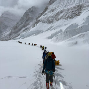 Aklimatizace probíhá několika rotacemi do výškových táborů. Everest, Himálaj, Nepál.