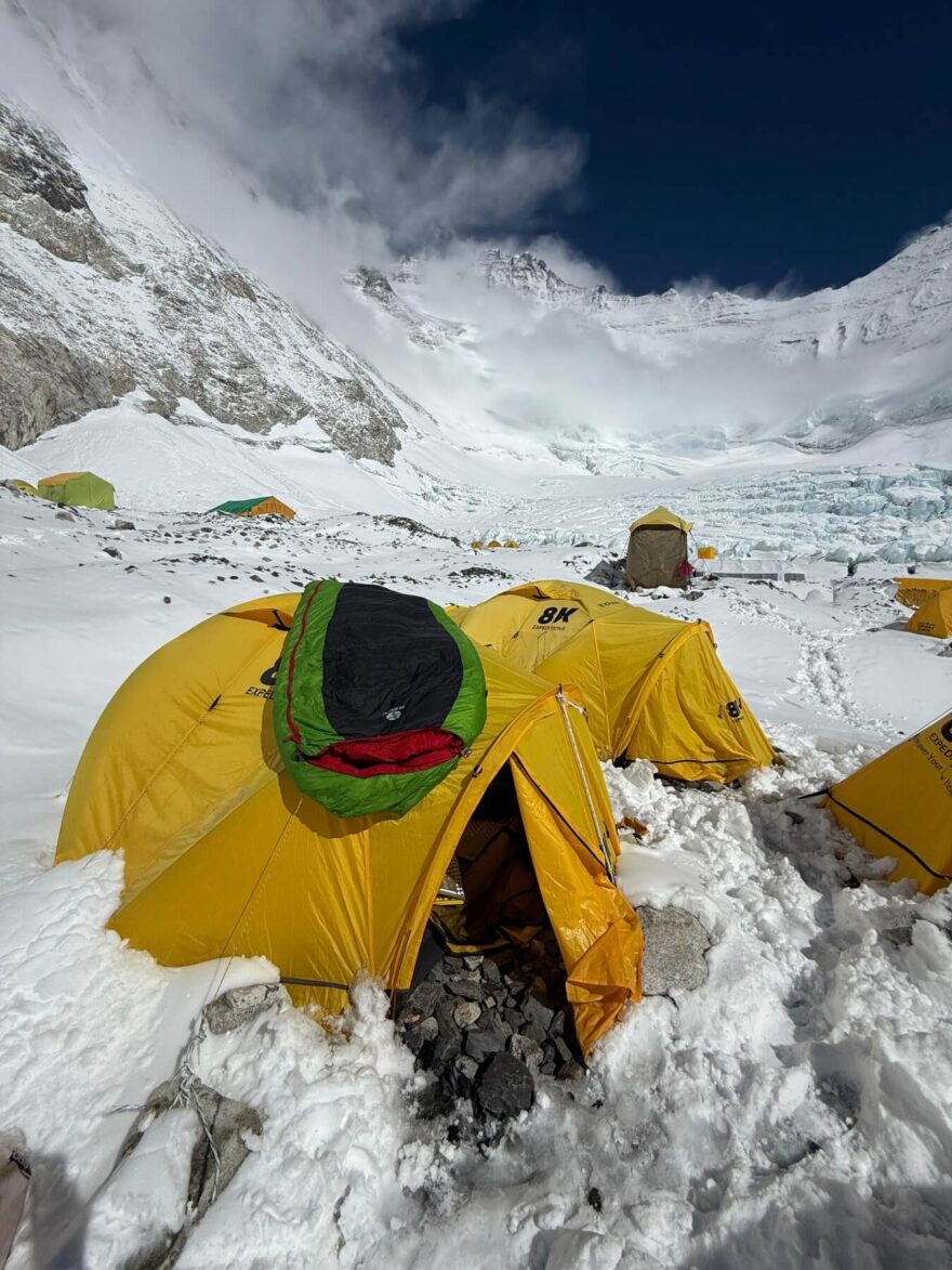 Při výstupu na Everest z nepálské strany jsou připraveny 4 výškové tábory.