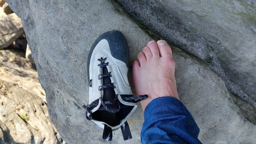 Porovnání tvaru nohy testera a lezečky EVOLV DEFY LACE