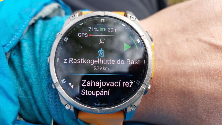 Zapnutí trasy a zahájení jejího sledování - GARMIN FENIX 8