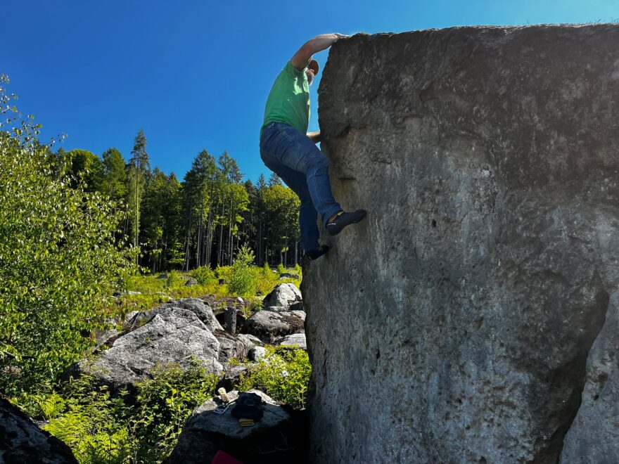 Lezečky SALTIC BLACK jsou opatřeny mezistélkou EVOPRO FLEX 1.8 mm a tak poskytují skvělou oporu pro stání i na malých stupech