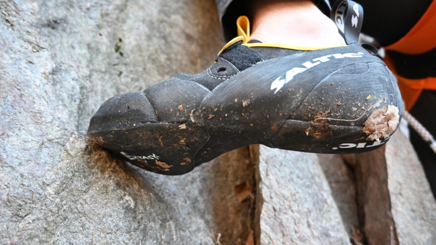 Prošlápnout verzi SALTIC ENIGMA BLACK je těžší než verzi WHITE s tenčí mezistélkou