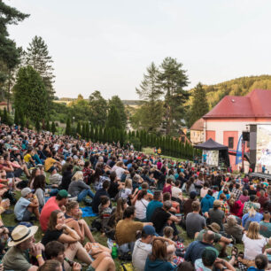V parku čeká bohatý doprovodný program plný soutěží, workshopů a boulderových závodů. Mezinárodní horolezecký filmový festival v Teplicích nad Metují