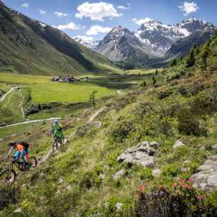 Lákadlem regionu Davos Klosters je MTB Bahnentour – trasa po okolních vrcholech nabízející až 100 km s převýšením 10 000 metrů v jednom dni, a to s pomocí lanovek.