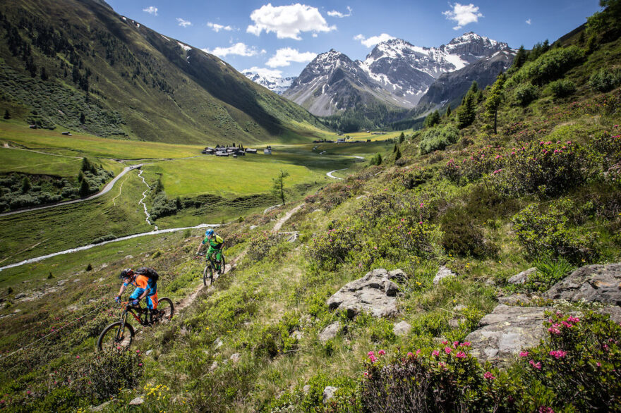 Lákadlem regionu Davos Klosters je MTB Bahnentour – trasa po okolních vrcholech nabízející až 100 km s převýšením 10 000 metrů v jednom dni, a to s pomocí lanovek.