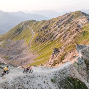 Lákadlem regionu Davos Klosters je MTB Bahnentour – trasa po okolních vrcholech nabízející až 100 km s převýšením 10 000 metrů v jednom dni, a to s pomocí lanovek.
