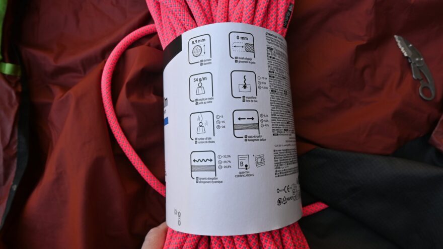 Další důležité parametry přímo na přebalu lana SIMOND EDGE DRY 8,9 MM