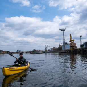 Vratislav - chátrající jeřáby v dřívějším překladišti uhlí na východním okraji města.