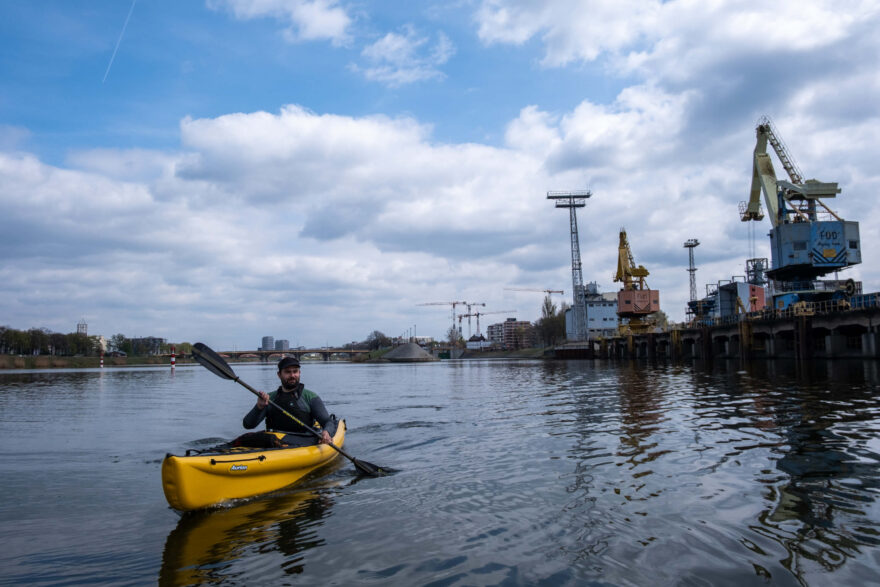 Vratislav - chátrající jeřáby v dřívějším překladišti uhlí na východním okraji města.