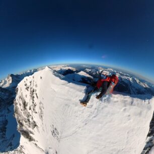 Jurajovi létání na padáku už nestačilo, a tak přidal lezení a skialpy.