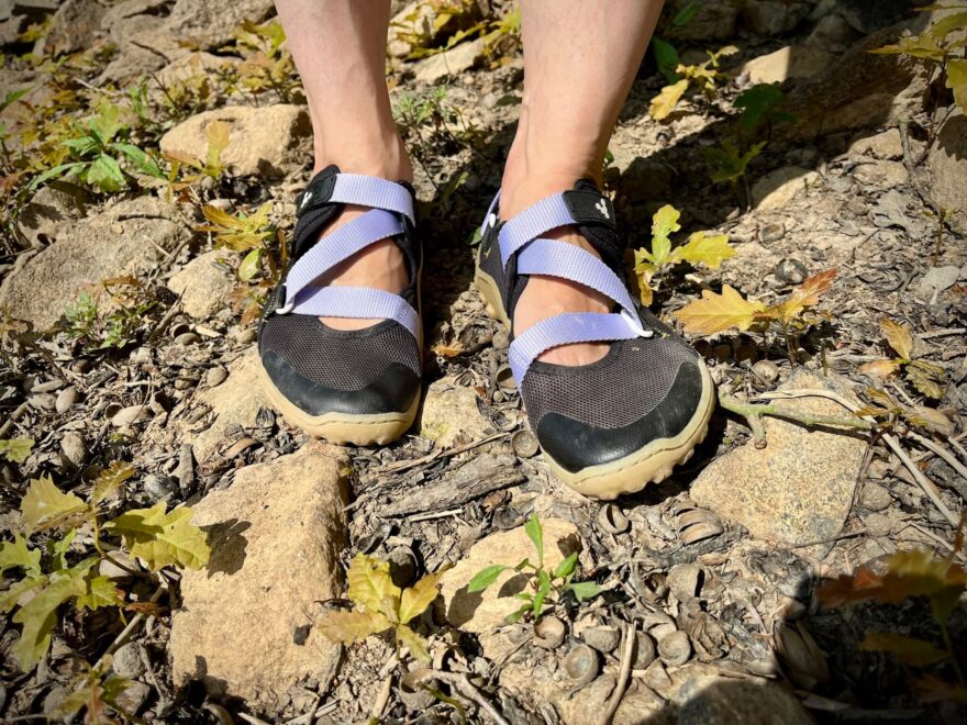 Dostatek prostoru pro vaše chodidla v botách Vivobarefoot Tracker Sandal.