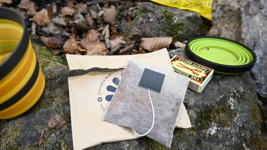 Pytlík s kávou už stačí jenom vložit do hrnku a zalít vroucí vodou - DOUBLESHOT FLIRT