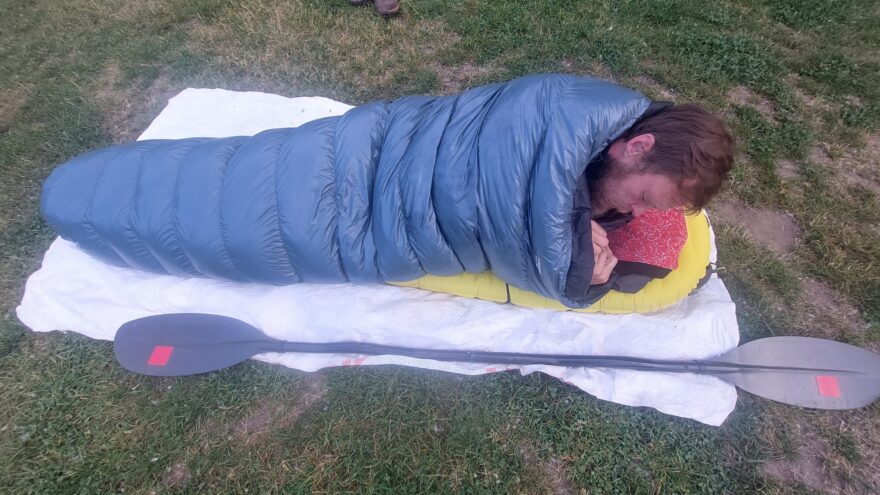 Testování WARMPEACE SCALE QUILT 215 při seakayakových výpravách