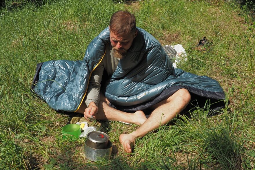 Úplně rozepnutý jako dodatečná izolace za chladného rána - WARMPEACE SCALE QUILT 215