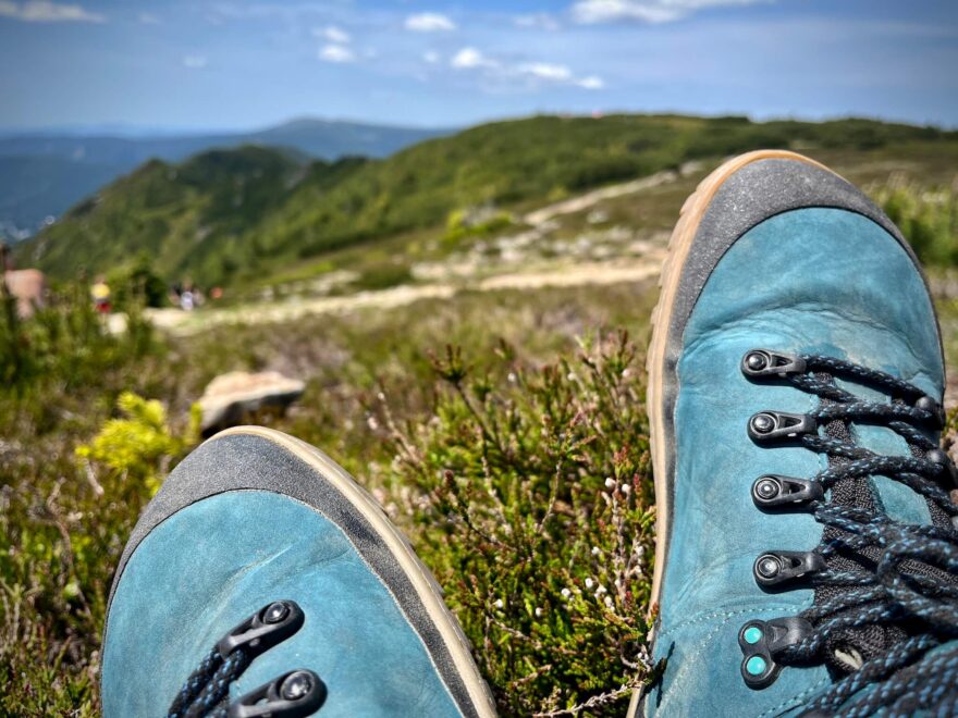 Fixační háčky bot Aylla Mitu.