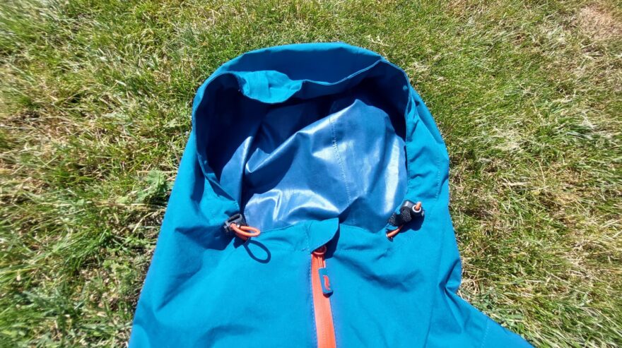 Stahování kapuce bundy FLAMINGFOX STORM PROTECT PRO