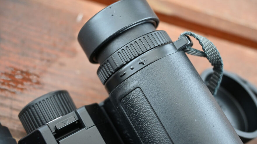 Detail korekce dioptrií - NIKON STABILIZED 12×25