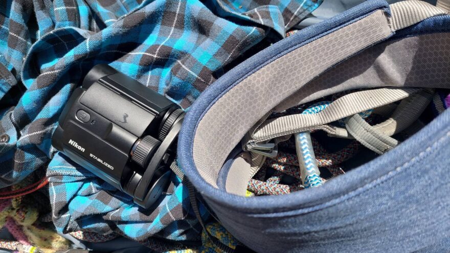 S dalekohledem do skal na hledání kruhů nebo hnízdění ve skalách - NIKON STABILIZED 12×25