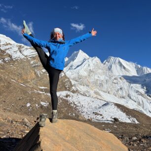 Odolná nepromokavá hardshell bunda Helly Hansen Odin 9 Worlds z pevného, ale lehkého třívrstvého materiálu.