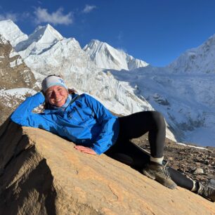 Odolná nepromokavá hardshell bunda Helly Hansen Odin 9 Worlds z pevného, ale lehkého třívrstvého materiálu.