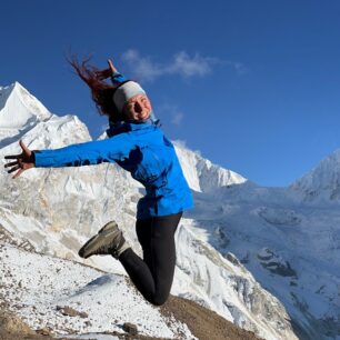 Odolná nepromokavá hardshell bunda Helly Hansen Odin 9 Worlds z pevného, ale lehkého třívrstvého materiálu.