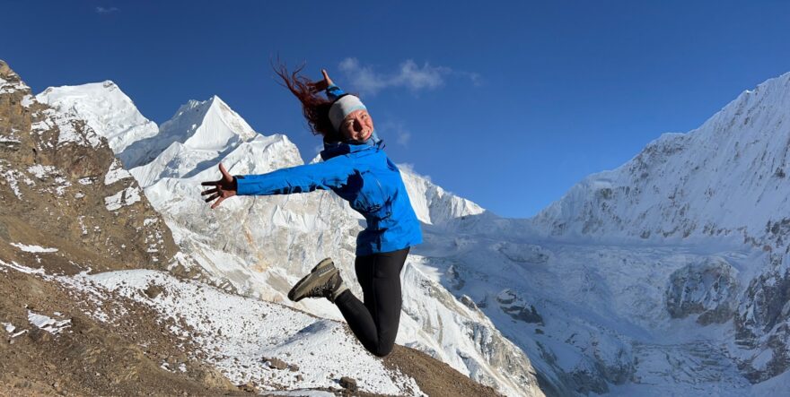 Odolná nepromokavá hardshell bunda Helly Hansen Odin 9 Worlds z pevného, ale lehkého třívrstvého materiálu.