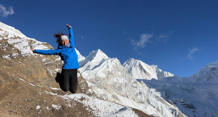 Odolná nepromokavá hardshell bunda Helly Hansen Odin 9 Worlds z pevného, ale lehkého třívrstvého materiálu.