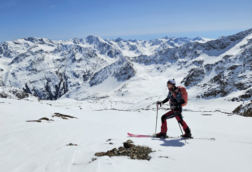 Dámská bunda NORTHFINDER POLARTEC® KRIZNA 2 je ideální parťačka do Alp