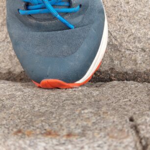 Zvednutá špička zabraňuje jejímu okopání - NORTHFINDER NANGA