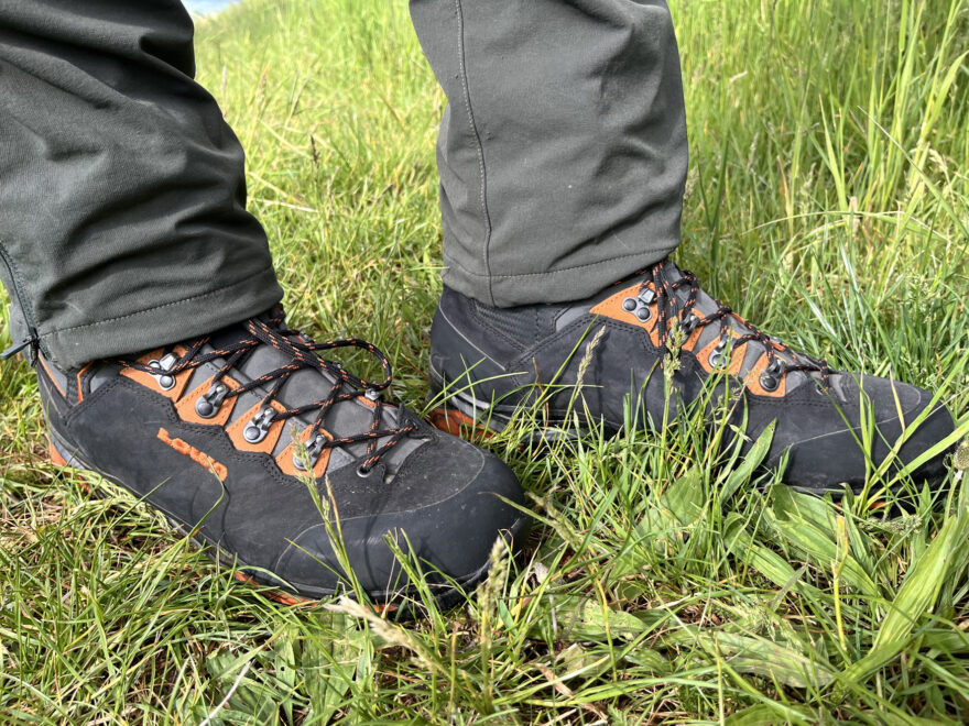 Kvalitní šněrování - LOWA CAMINO GTX EVO