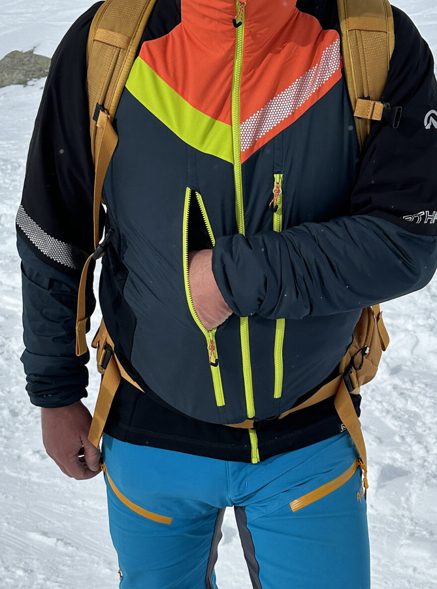 Veliké kapsy pojmou i stoupací pásy - NORTHFINDER SOLISKO 3