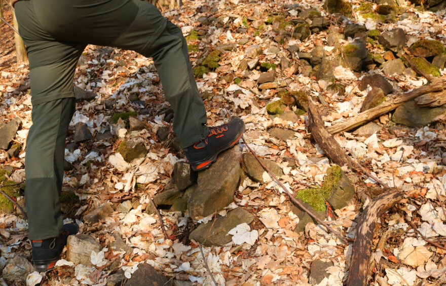 Výstup i sestup v kamenném svahu je díky tuhosti a kvalitní kůži bez problému - LOWA CAMINO GTX EVO