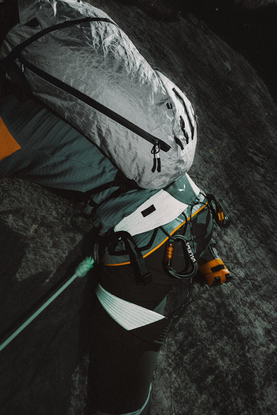 Ultralightový batoh je navržen tak, aby nepřekážel při sebenáročnějším pohybu, a zároveň je velmi praktický