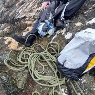 Testování batohu SINGING ROCK ROCKWALL 20 na hřebenovce Suchých skal