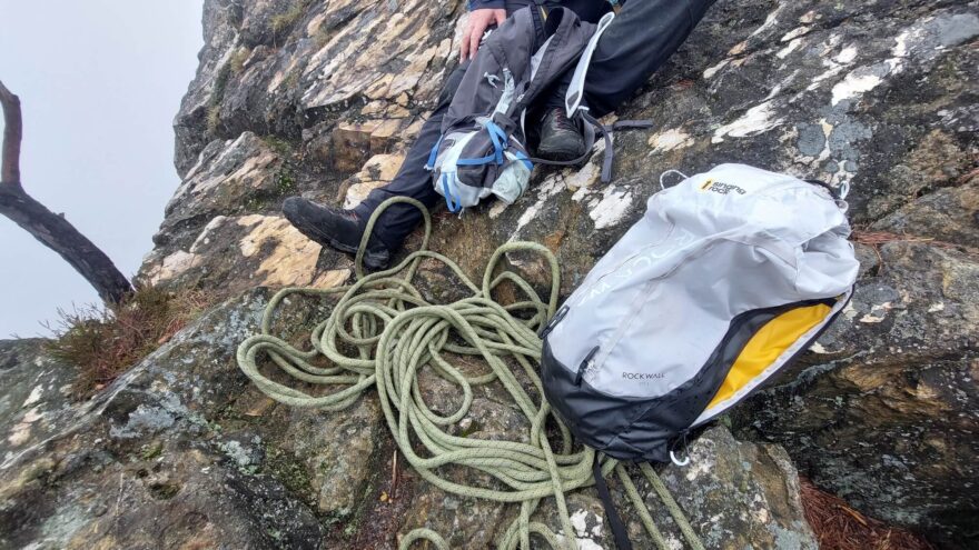 Testování batohu SINGING ROCK ROCKWALL 20 na hřebenovce Suchých skal