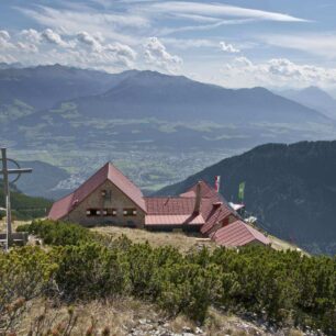 Horská chata Bettelwurf-Hütte, rakouské Alpy. Foto Werner Flörl