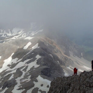 Jižně od Innsbrucku se rozprostírá mohutné zaledněné pásmo Stubaiských Alp – horské království ledovců, jezer a ostrých štítů.