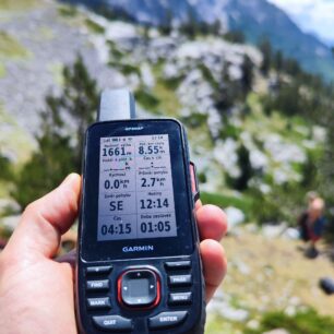 Čitelnost na přímém slunci je díky reflexní vrstvě za displejem perfektní - GARMIN GPSMAP 67I