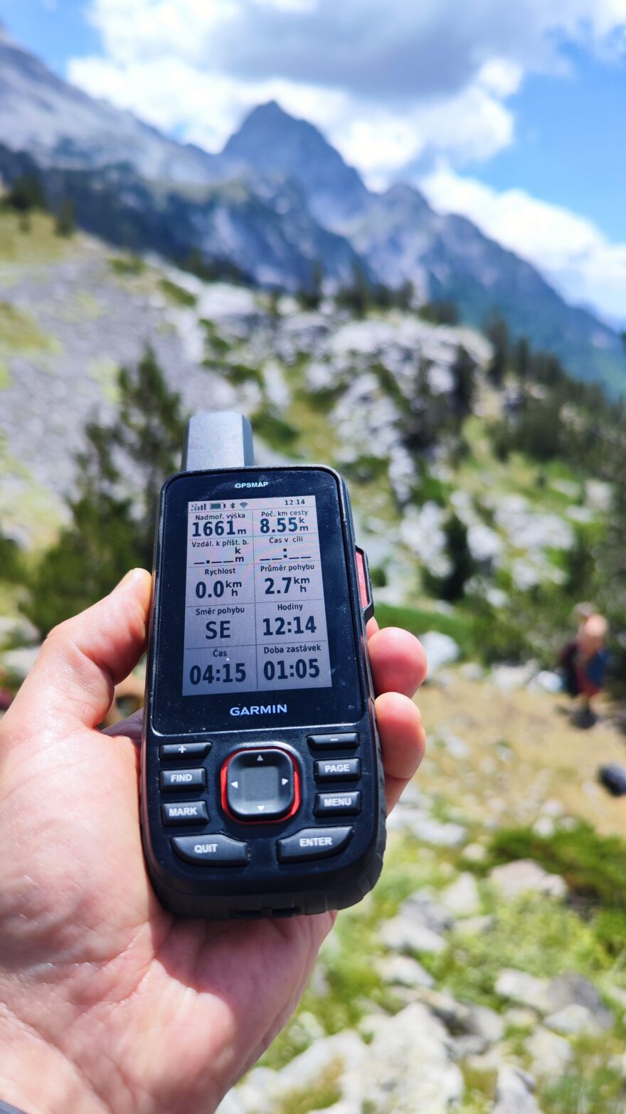 Čitelnost na přímém slunci je díky reflexní vrstvě za displejem perfektní - GARMIN GPSMAP 67I