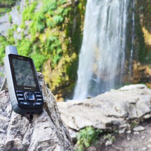 Přístroj GARMIN GPSMAP 67i disponuje certifikací odolnosti, která je dostatečná pro většinu situací