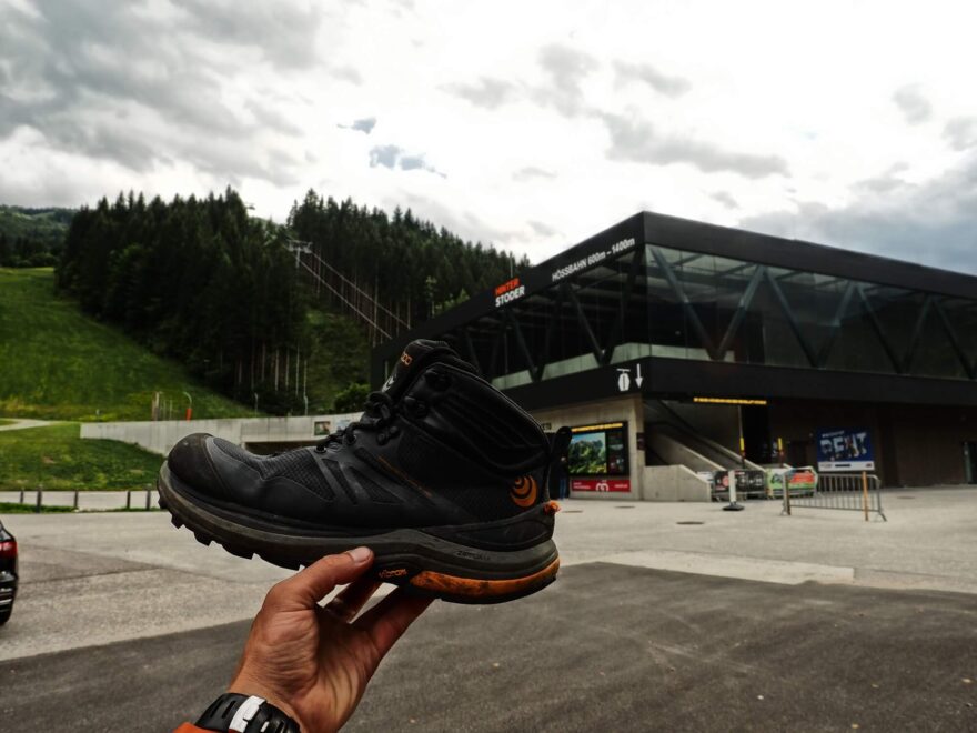 Kdo by jezdil lanovkou má li TOPO botky.