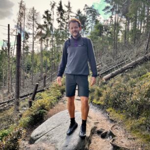 Boty VIVOBAREFOOT Primus Trail Flow Mid při testování ve Stolových horách.