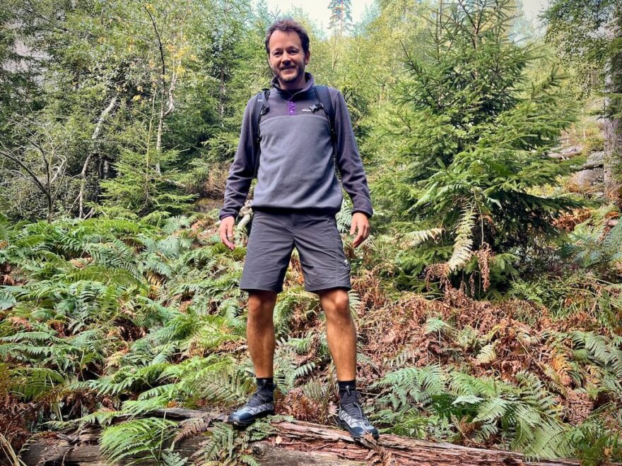 Boty VIVOBAREFOOT Primus Trail Flow Mid se nezaleknou ani náročného terénu.