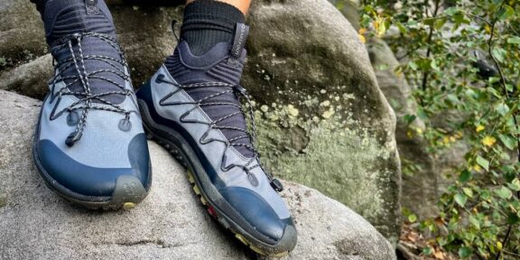 RECENZE: VIVOBAREFOOT Primus Trail Flow Mid – Ultralehký barefoot trailový model